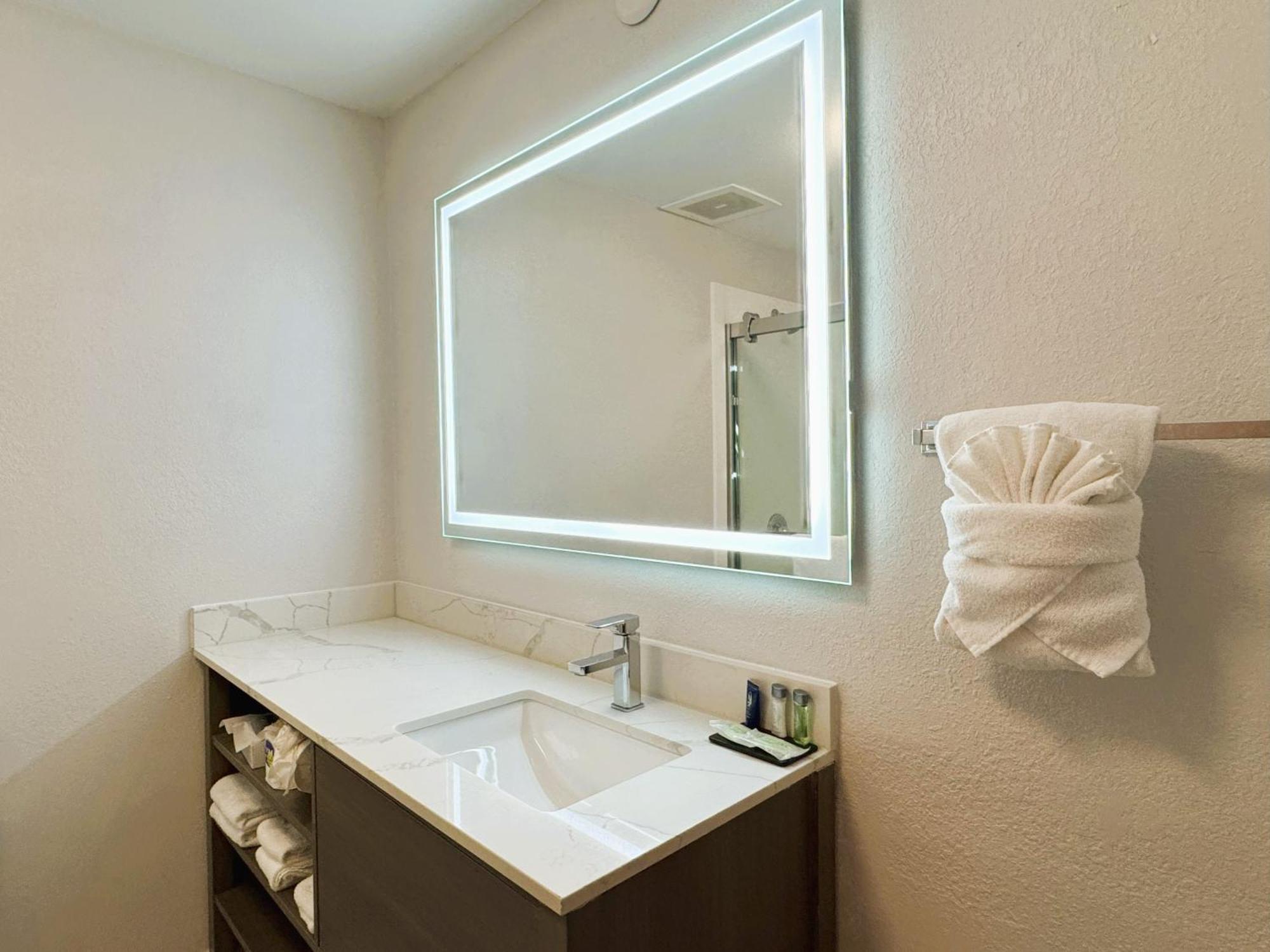 Comfort Inn & Suites Sheboygan I-43 Dış mekan fotoğraf